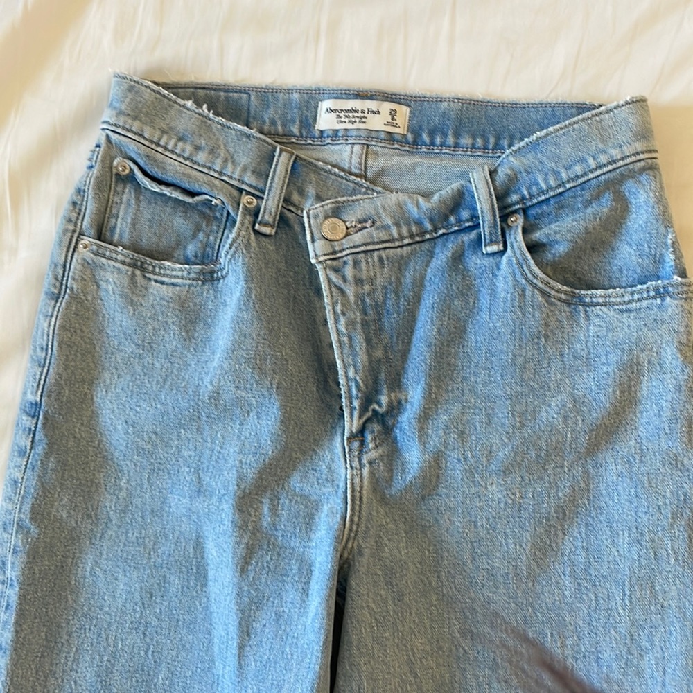 Abercrombie & fitch - The 90s straight ultra high rise light wash jeans